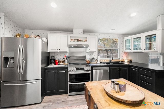 690 Cherry Ridge, Floresville, TX 78114