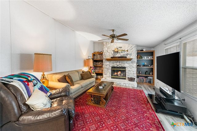 690 Cherry Ridge, Floresville, TX 78114