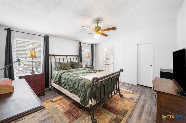 690 Cherry Ridge, Floresville, TX 78114