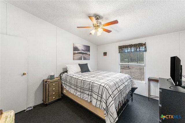 690 Cherry Ridge, Floresville, TX 78114