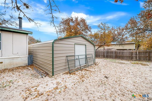 690 Cherry Ridge, Floresville, TX 78114