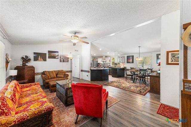 690 Cherry Ridge, Floresville, TX 78114