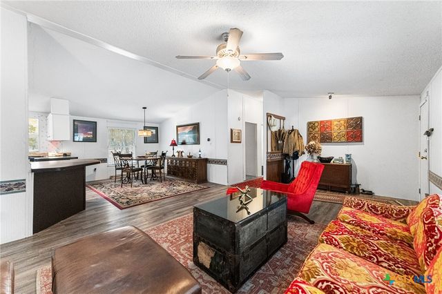 690 Cherry Ridge, Floresville, TX 78114