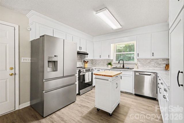 9409 Wedgewood Drive, Huntersville, NC 28078