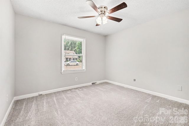 9409 Wedgewood Drive, Huntersville, NC 28078