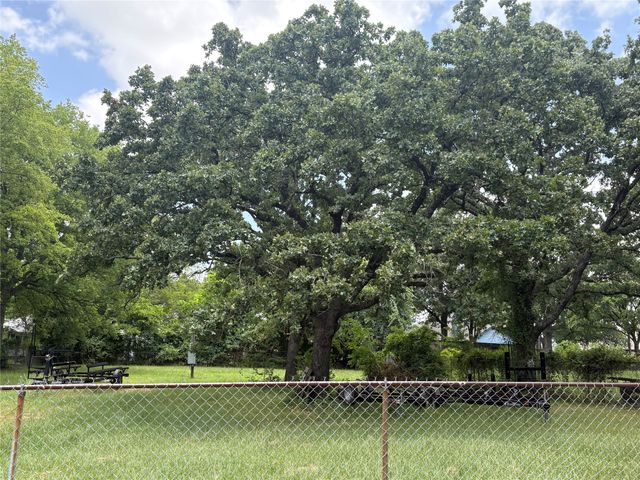 130 Autumnwood Trail, Gun Barrel City, TX 75156