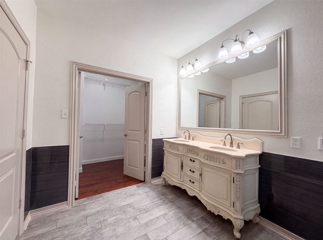 6315 Meadow Glen Drive, Arlington, TX 76018