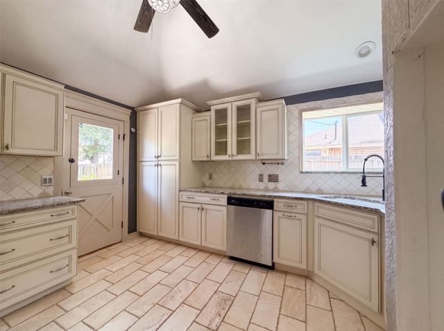 6315 Meadow Glen Drive, Arlington, TX 76018