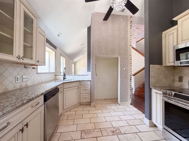 6315 Meadow Glen Drive, Arlington, TX 76018