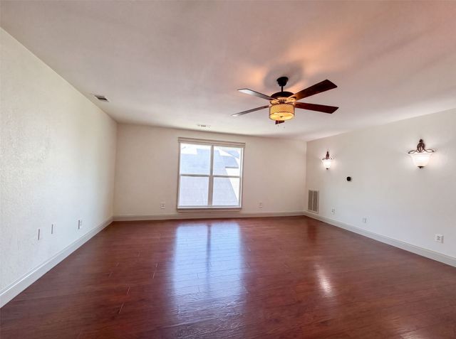 6315 Meadow Glen Drive, Arlington, TX 76018