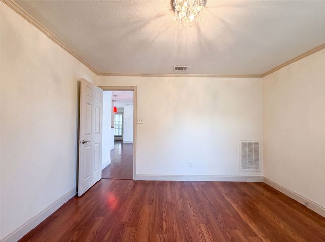 6315 Meadow Glen Drive, Arlington, TX 76018