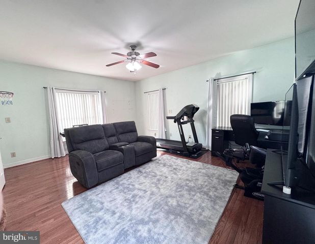 4952 LANSDOWNE RD, Fredericksburg, VA 22408