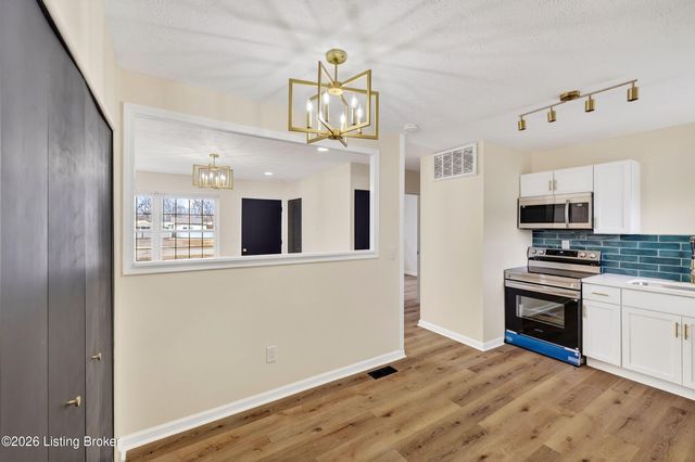 7502 Marie Anna Dr, Louisville, KY 40258