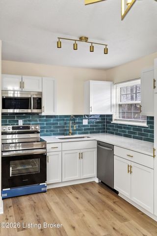 7502 Marie Anna Dr, Louisville, KY 40258