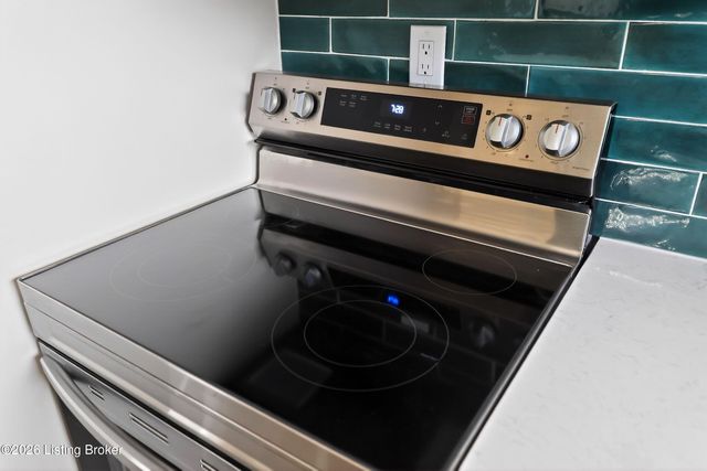 7502 Marie Anna Dr, Louisville, KY 40258