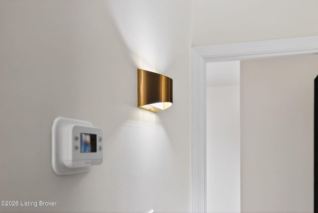 7502 Marie Anna Dr, Louisville, KY 40258