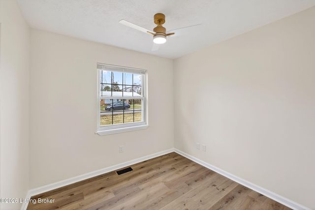 7502 Marie Anna Dr, Louisville, KY 40258