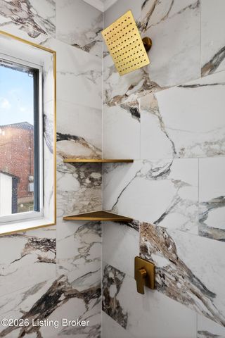 7502 Marie Anna Dr, Louisville, KY 40258