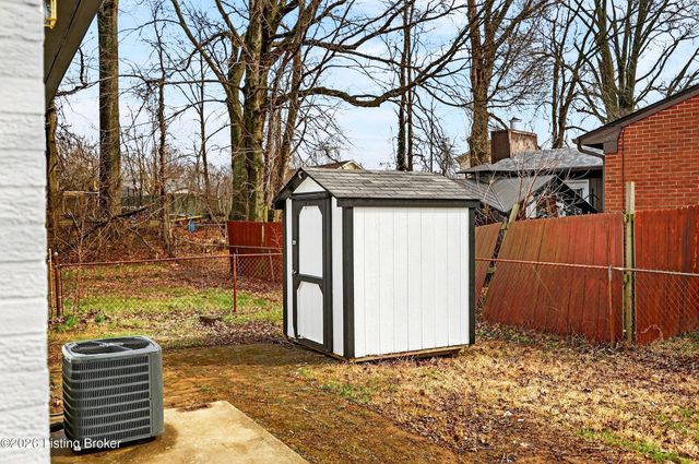 7502 Marie Anna Dr, Louisville, KY 40258