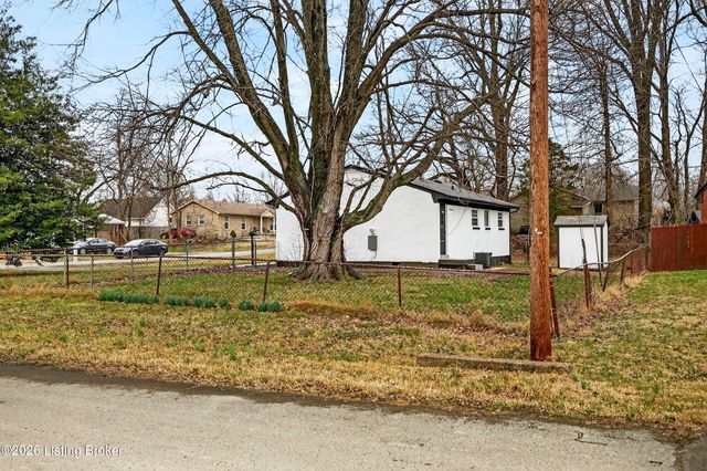 7502 Marie Anna Dr, Louisville, KY 40258