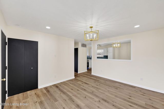 7502 Marie Anna Dr, Louisville, KY 40258