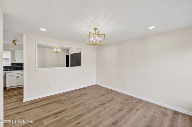 7502 Marie Anna Dr, Louisville, KY 40258