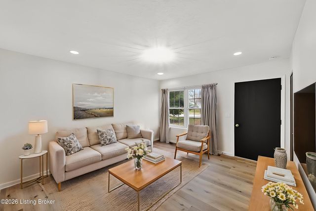 7502 Marie Anna Dr, Louisville, KY 40258