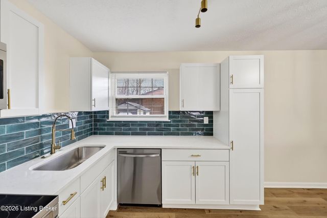 7502 Marie Anna Dr, Louisville, KY 40258