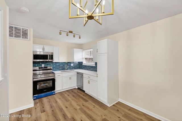 7502 Marie Anna Dr, Louisville, KY 40258