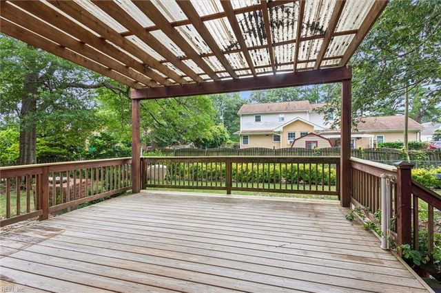 2 Glen More DR, Poquoson, VA 23662