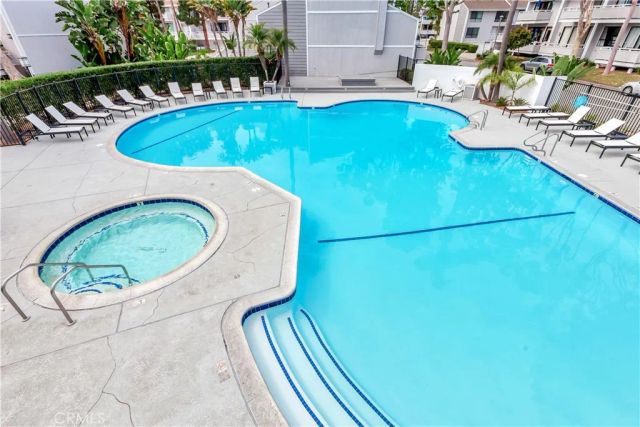 2 Escapade Court, Newport Beach, CA 92663