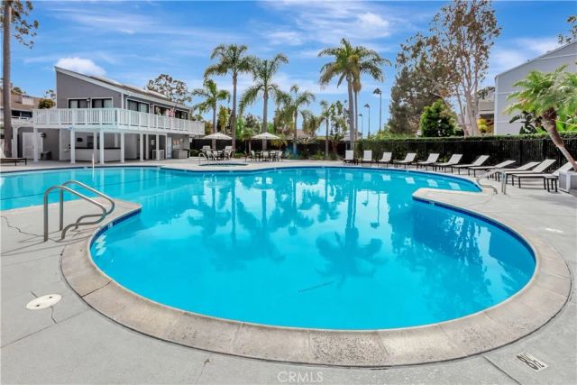 2 Escapade Court, Newport Beach, CA 92663