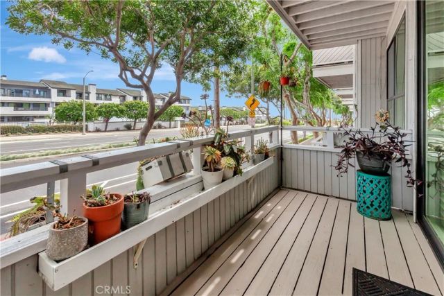 2 Escapade Court, Newport Beach, CA 92663