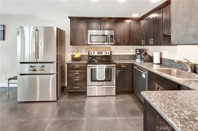 2 Escapade Court, Newport Beach, CA 92663