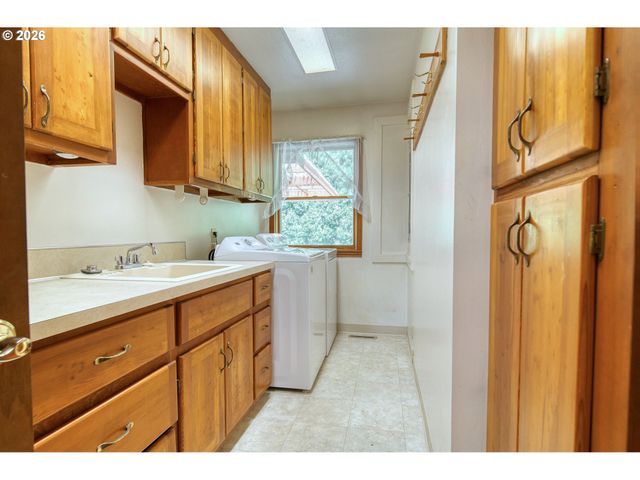 33887 CHURCH Rd, Warren, OR 97053