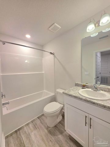 710-B Giese Ln, Pensacola, FL 32506