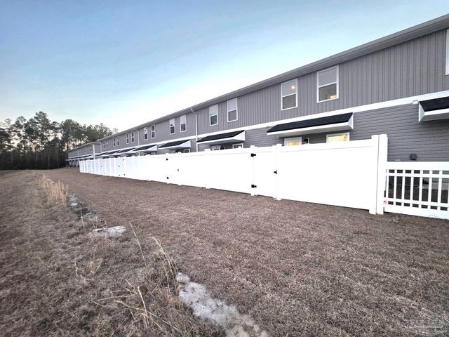 710-B Giese Ln, Pensacola, FL 32506