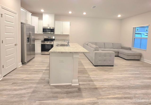 710-B Giese Ln, Pensacola, FL 32506