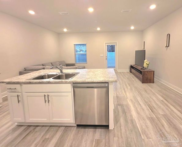 710-B Giese Ln, Pensacola, FL 32506