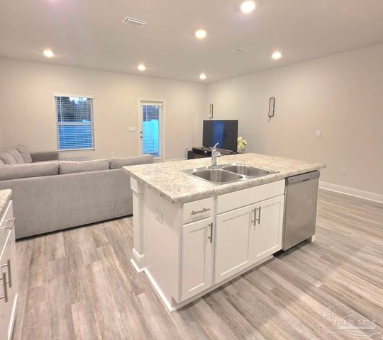 710-B Giese Ln, Pensacola, FL 32506