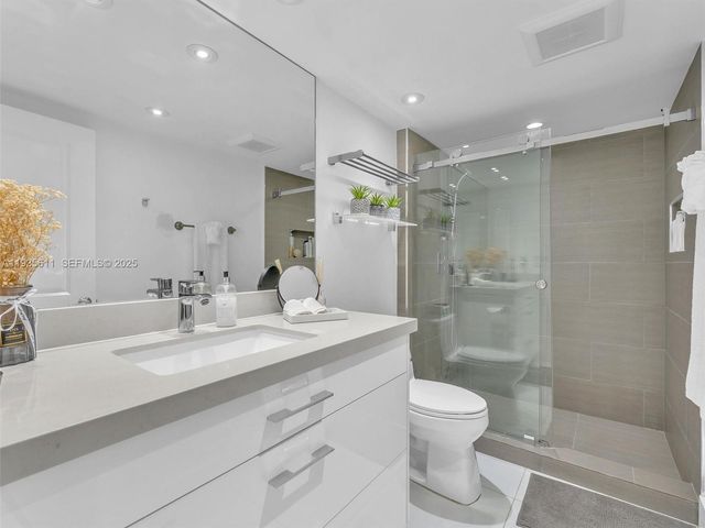 19707 Turnberry Way 21D, Aventura, FL 33180