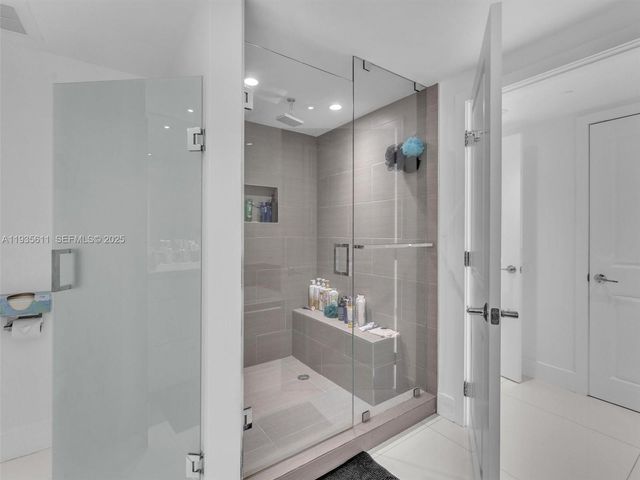 19707 Turnberry Way 21D, Aventura, FL 33180