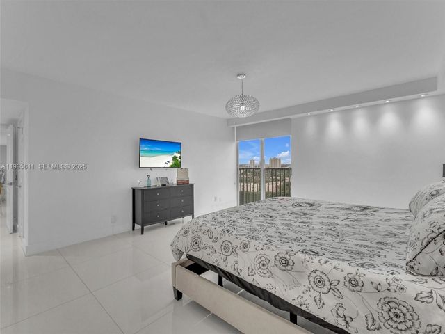 19707 Turnberry Way 21D, Aventura, FL 33180