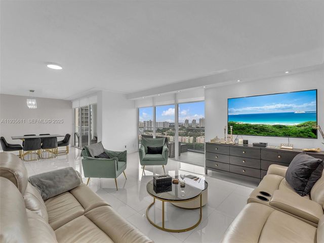 19707 Turnberry Way 21D, Aventura, FL 33180