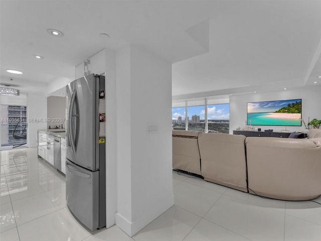 19707 Turnberry Way 21D, Aventura, FL 33180