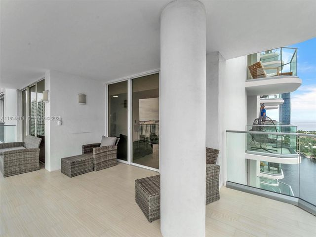 19707 Turnberry Way 21D, Aventura, FL 33180