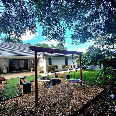 10940 NW 18th Ct, Plantation, FL 33322