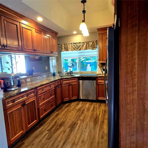 10940 NW 18th Ct, Plantation, FL 33322