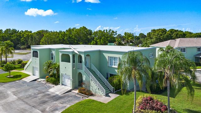 2127 SE Wild Meadow Circle, Port St. Lucie, FL 34952