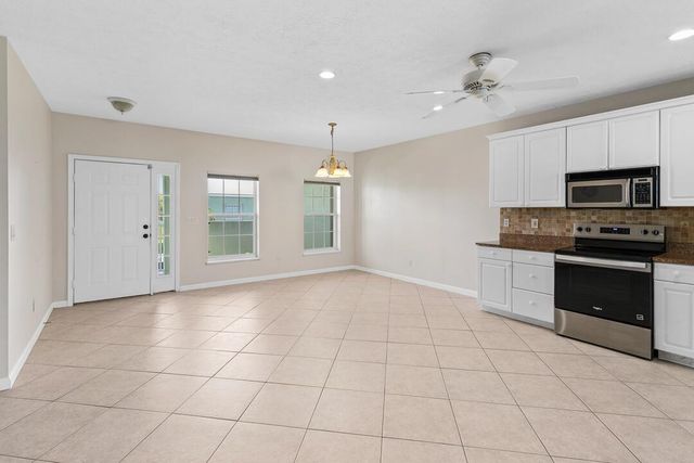 2127 SE Wild Meadow Circle, Port St. Lucie, FL 34952